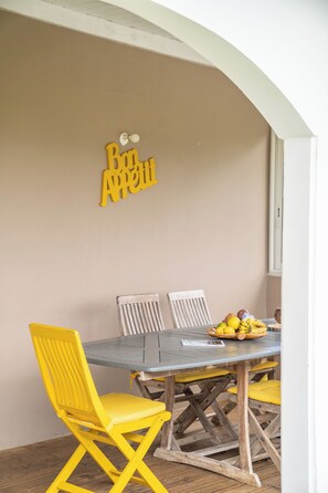 Familiehus - udsigt til pool | Terrasse/gårdhave