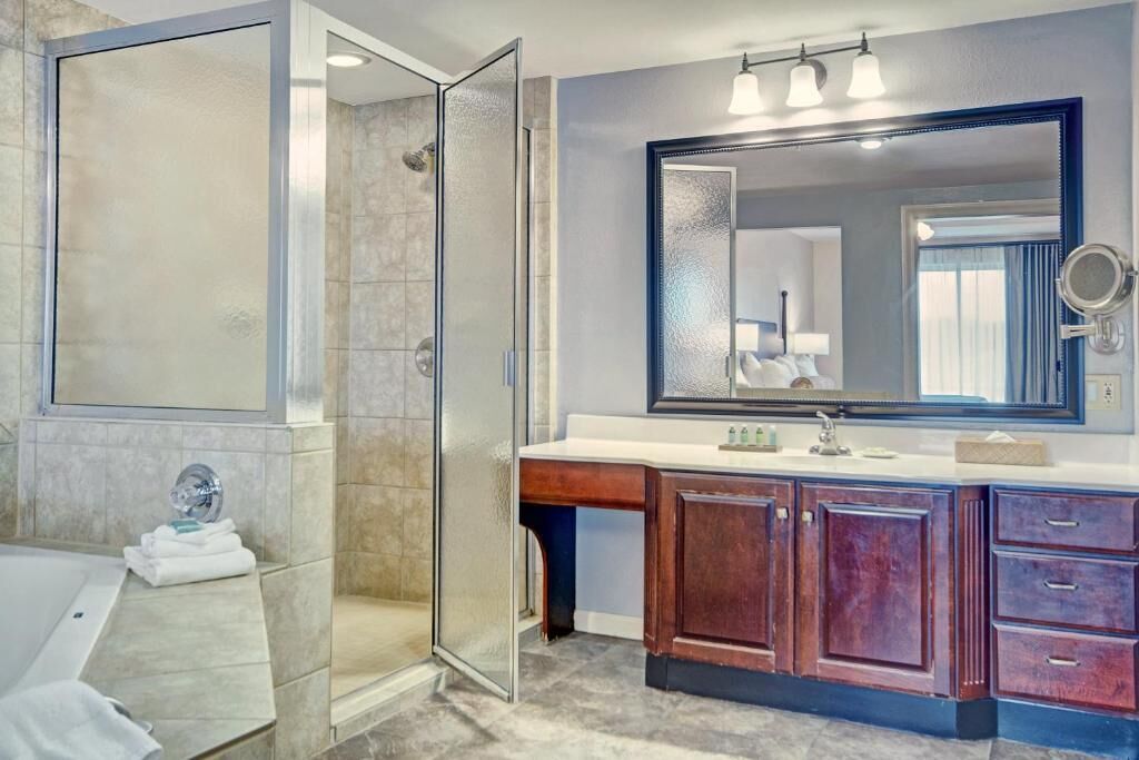 Shower, jetted tub, hair dryer, towels