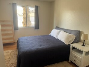 2 chambres, fer et planche à repasser, Wi-Fi, draps fournis