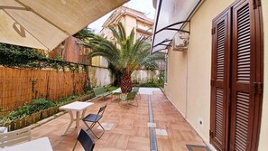 Outdoor dining - Luxury Vatican Home - Private Garden (Roma)