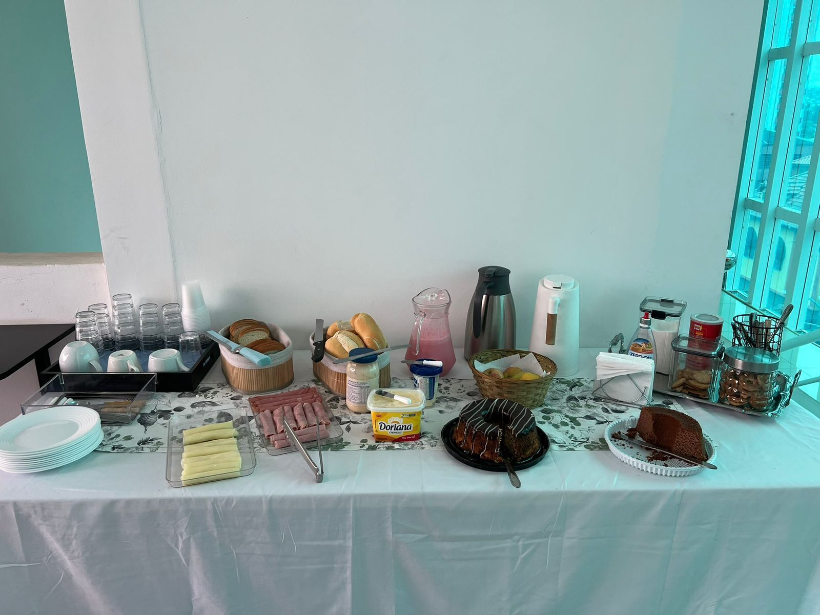 Café da manhã com buffet todos os dias mediante uma taxa