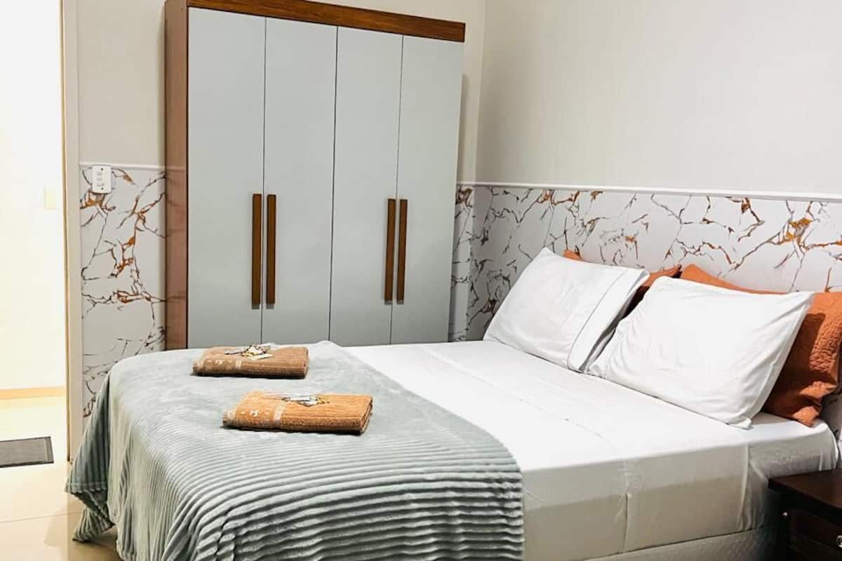 Chambre Double ou avec lits jumeaux | Espace de travail pour ordinateur portable, Wi-Fi gratuit