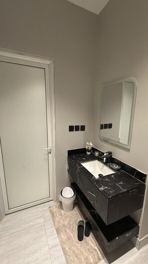 Studio 40 | Kamar mandi