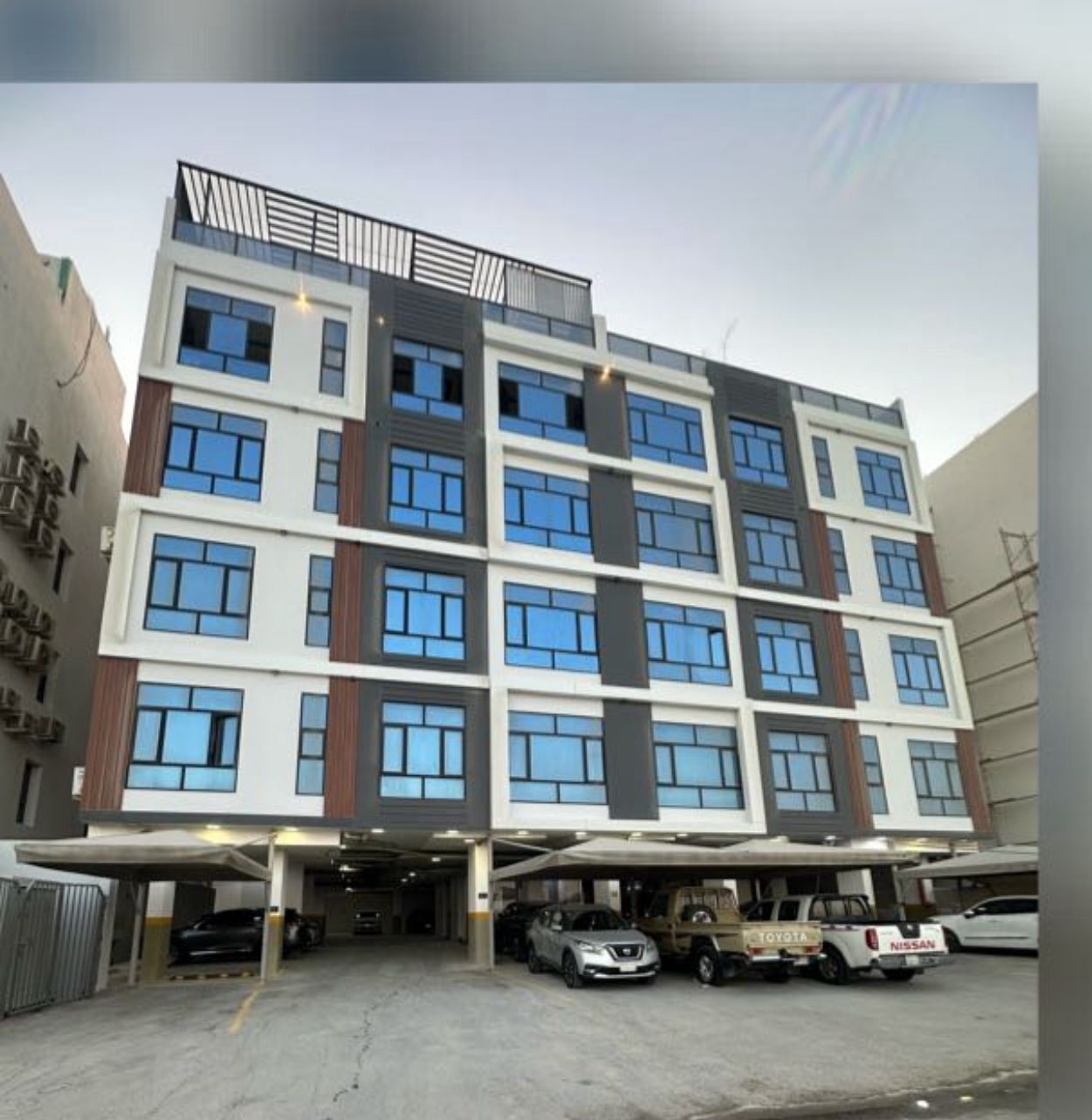 Vista frontal de la propiedad