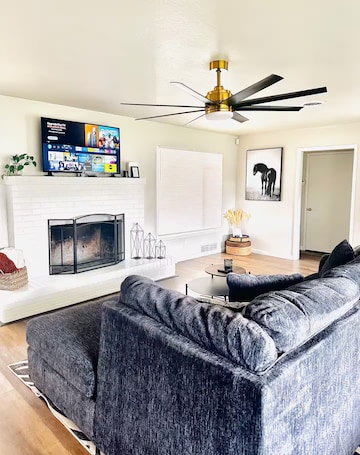 Smart TV. Farm Stay Close To UCD & SMF Airport