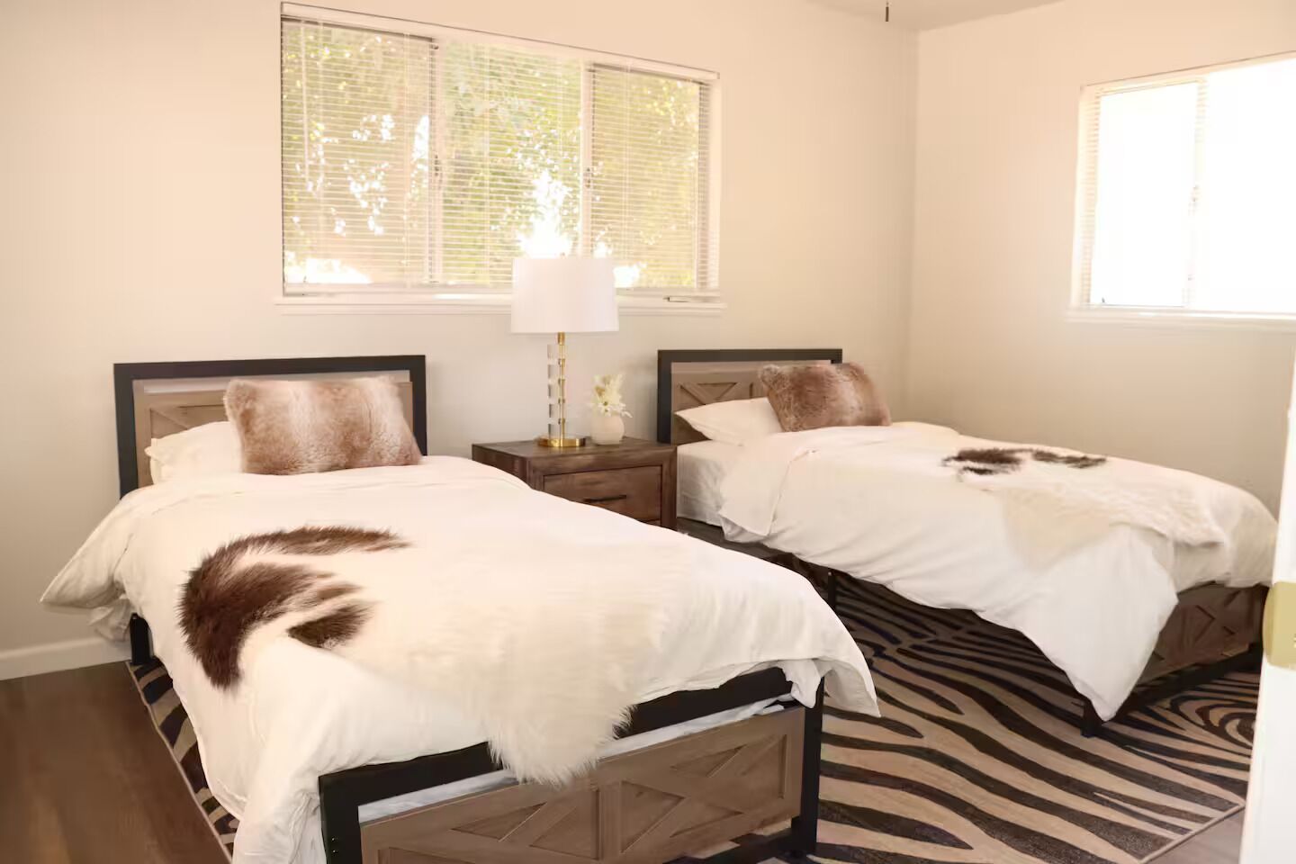 3 bedrooms, iron/ironing board, internet, bed sheets