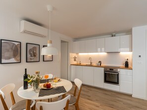 Kühlschrank, Ofen, Herdplatte, Geschirrspüler