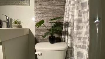 مناشف، صابون، ورق حمّام