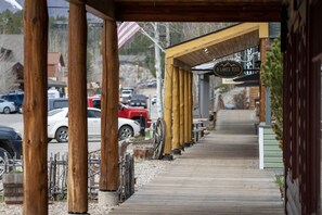 المنطقة المحيطة بالمنشأة