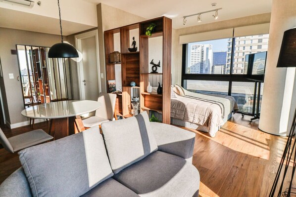 Fernseher, Stereoanlage