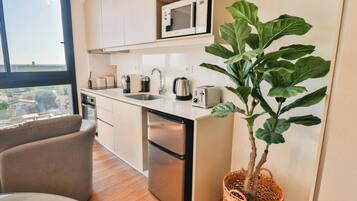 Fridge, microwave, oven, coffee/tea maker