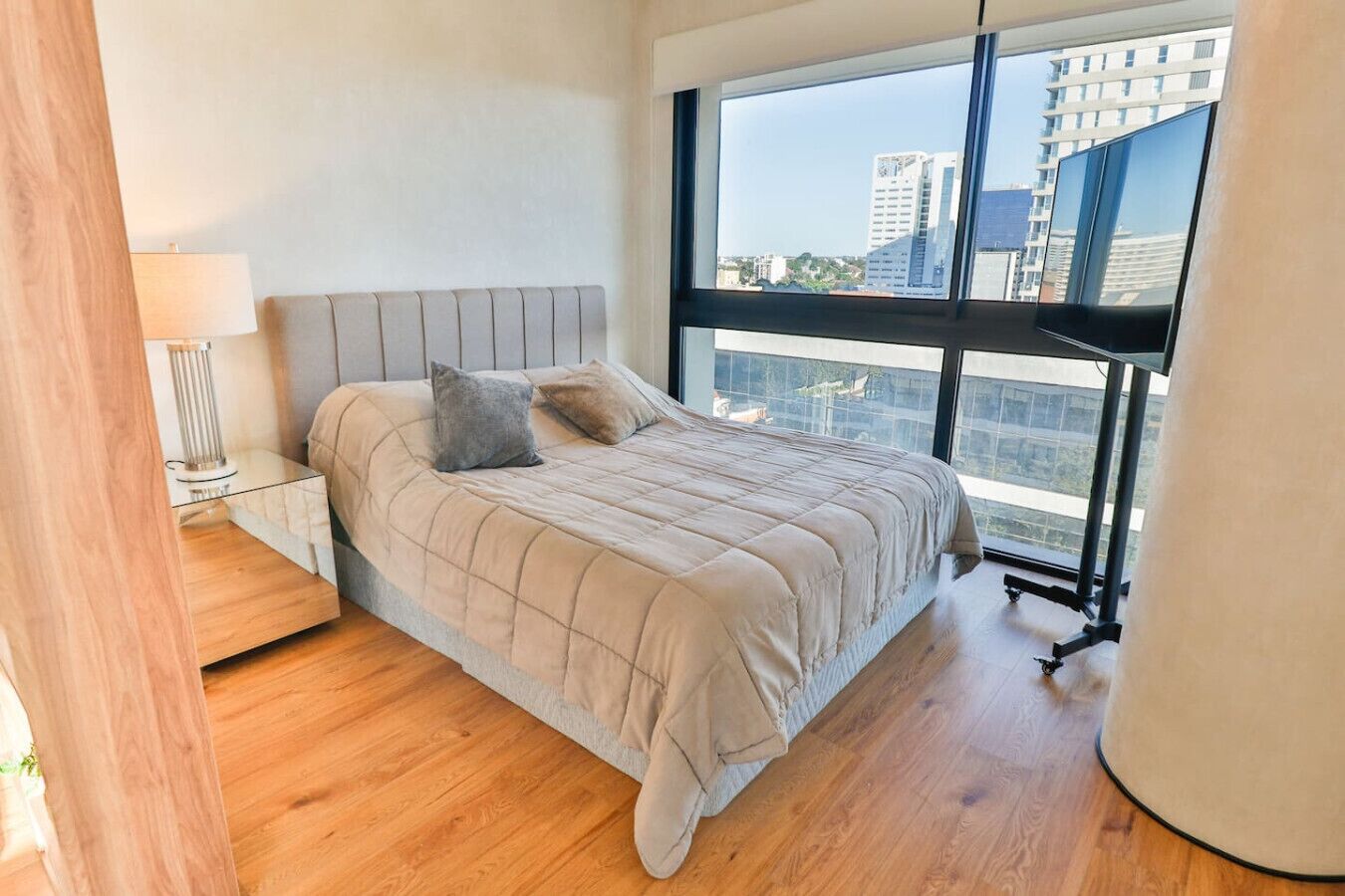 1 soverom, skrivebord, strykejern/-brett og wi-fi