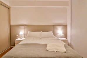 1 bedroom, desk, iron/ironing board, WiFi