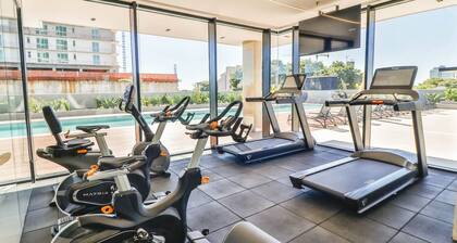 Elegance & Comfort Near Shopping del Sol