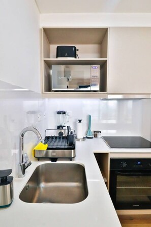 Fridge, microwave, oven, coffee/tea maker