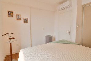 1 soverom, skrivebord, strykejern/-brett og wi-fi