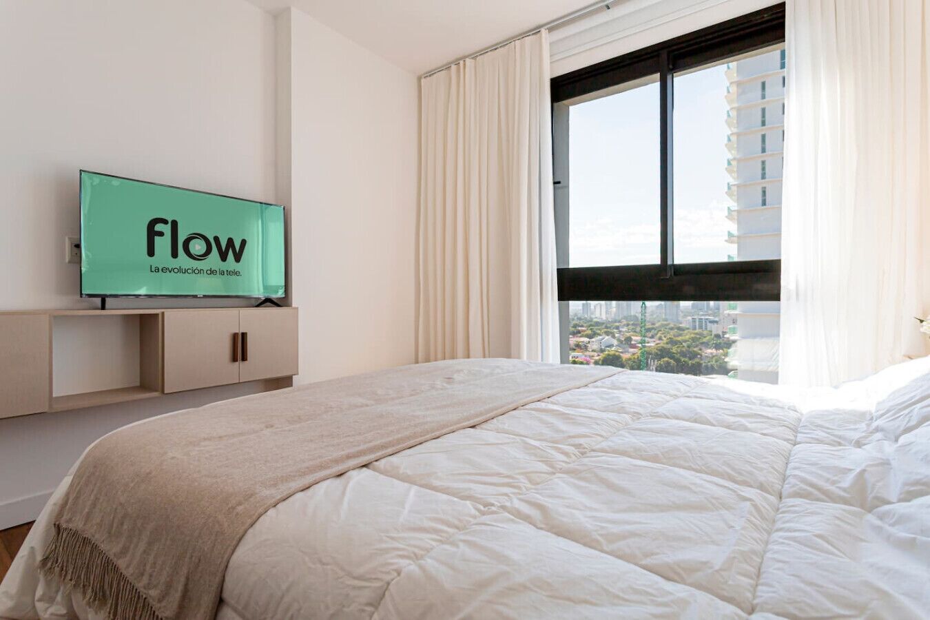 1 chambre, bureau, fer et planche à repasser, Wi-Fi