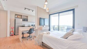 Skrivebord, strygejern/strygebræt, Wi-Fi, sengetøj