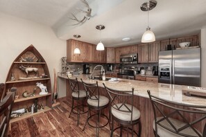 Fridge, microwave, stovetop, dishwasher - Luxury Lake Condo | Mt. Baldy + Downtown Walk (Grand Lake)