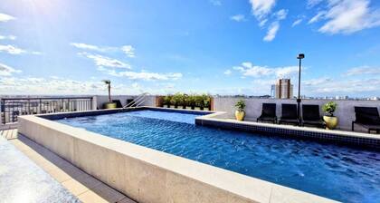 Apartment 1402 with 2 bedrooms, living room, fully equipped kitchen, garage, leisure facilities and 24-hour security.