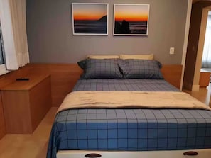 In-room safe, desk, laptop workspace, blackout curtains - Itaim Star 2 (São Paulo)
