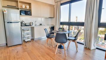 Fridge, microwave, oven, coffee/tea maker