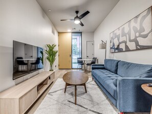 TV - Midtown Luxe 1 Bed Apt (Oklahoma City)