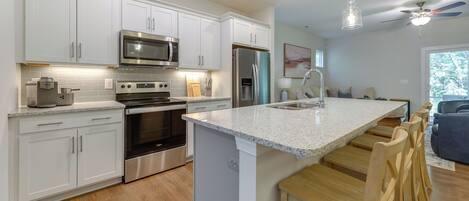 Fridge, microwave, stovetop, dishwasher