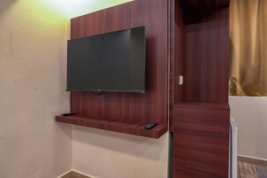 In-room safe, iron/ironing board, free WiFi