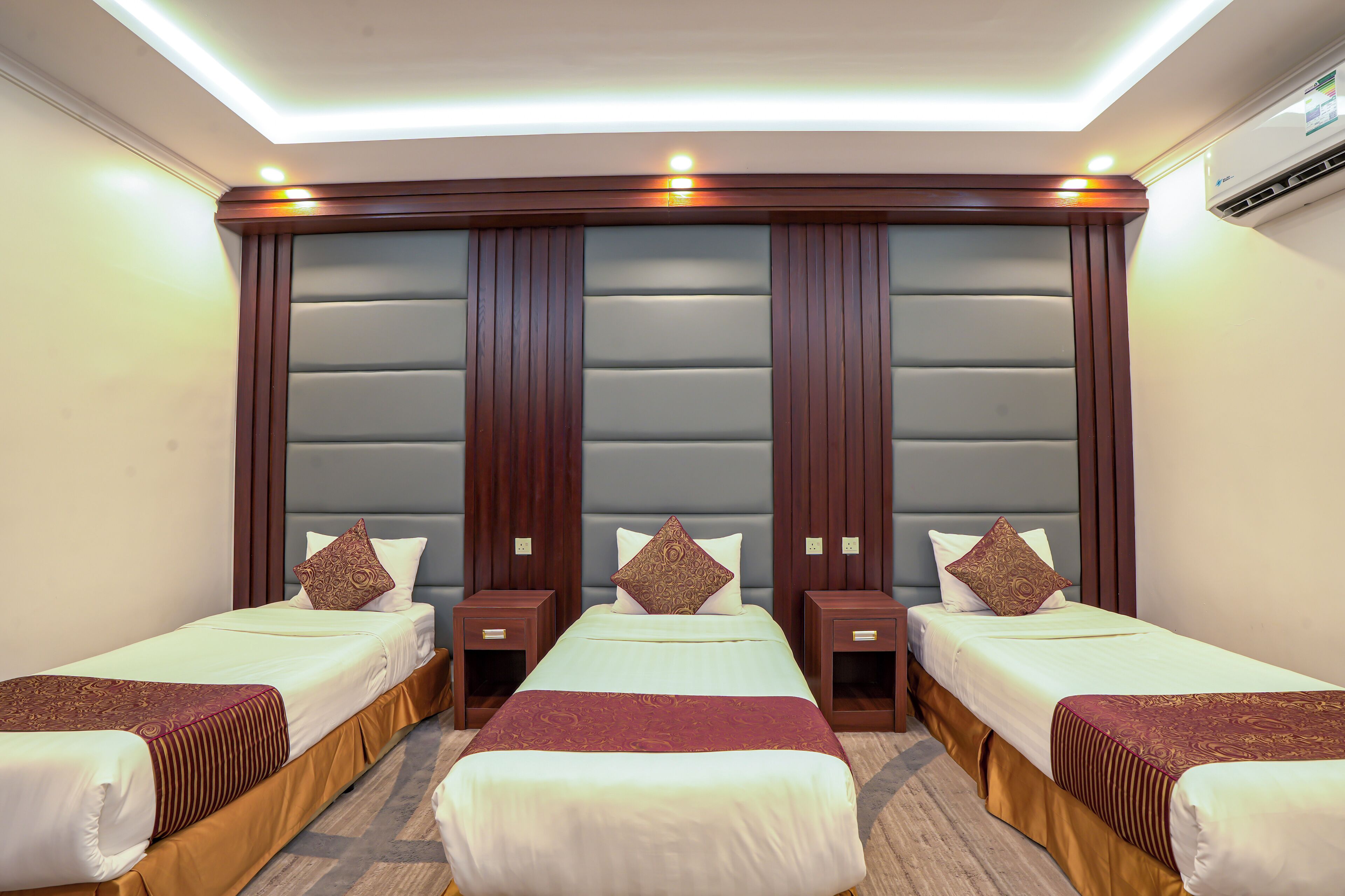 Triple Room | In-room safe, iron/ironing board, free WiFi