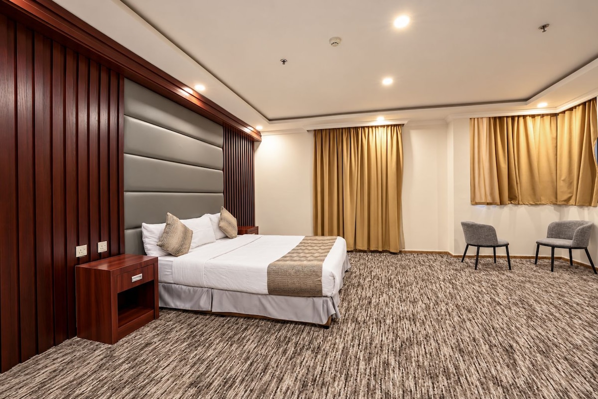 Artículos del minibar gratis y caja de seguridad en la habitación