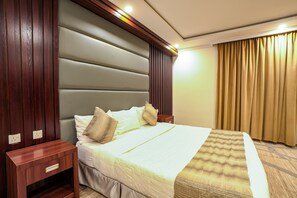 Minibar với thức ăn, đồ uống miễn phí, két bảo mật tại phòng 