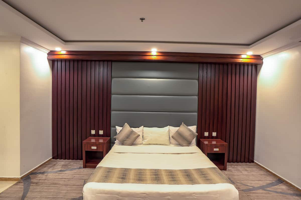 In-room safe, iron/ironing board, free WiFi