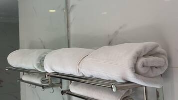 Basic Suite, 2 Bedrooms | Bathroom