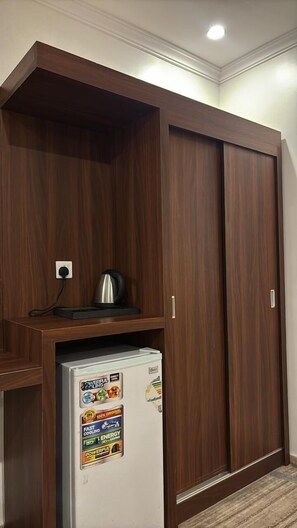 Basic Suite, 2 Bedrooms | Living area