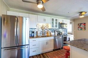 Fridge, microwave, stovetop, dishwasher