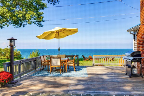 Outdoor dining - 'Wilson Waterfront Getaway' Near Hikes & Wineries! (Wilson)