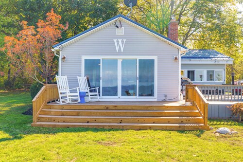 'Wilson Waterfront Getaway' Near Hikes & Wineries!