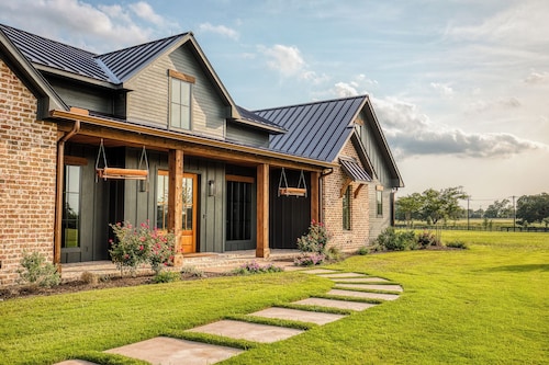 The Winn Retreat, Round Top, Texas a serene 4-bedroom house with views