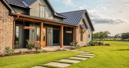 The Winn Retreat, Round Top, Texas a serene 4-bedroom house with views