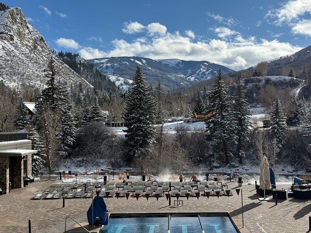 Lämmitetty uima-allas