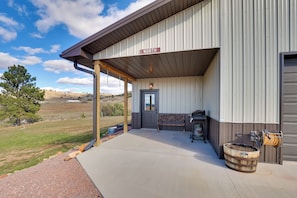 Terrace/patio - Trail Access & Scenic Views! Rural Hot Springs Gem (Hot Springs)