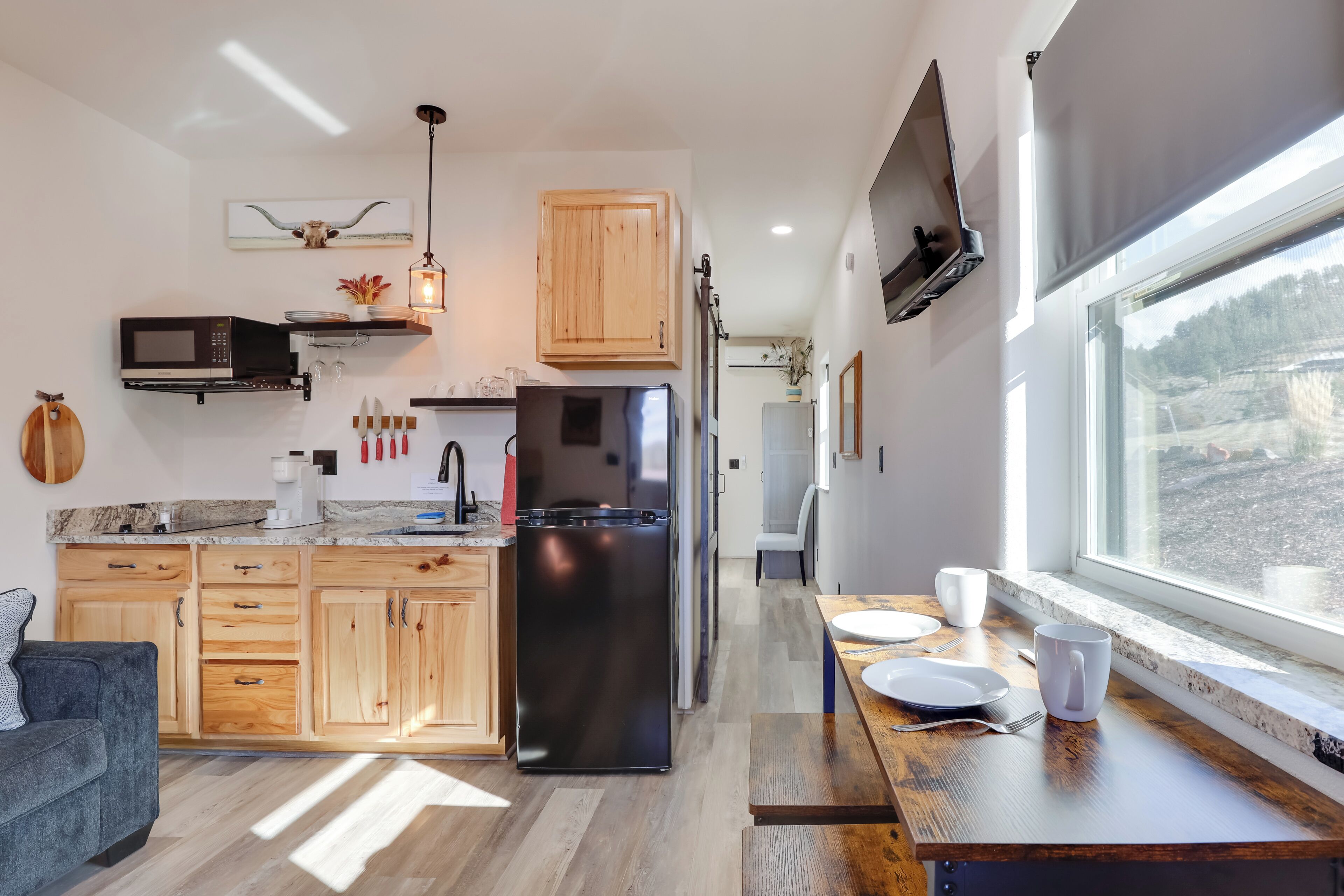 Fridge, microwave, stovetop, coffee/tea maker