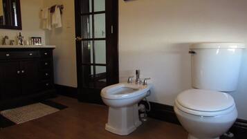 Shower, jetted tub, bidet, towels