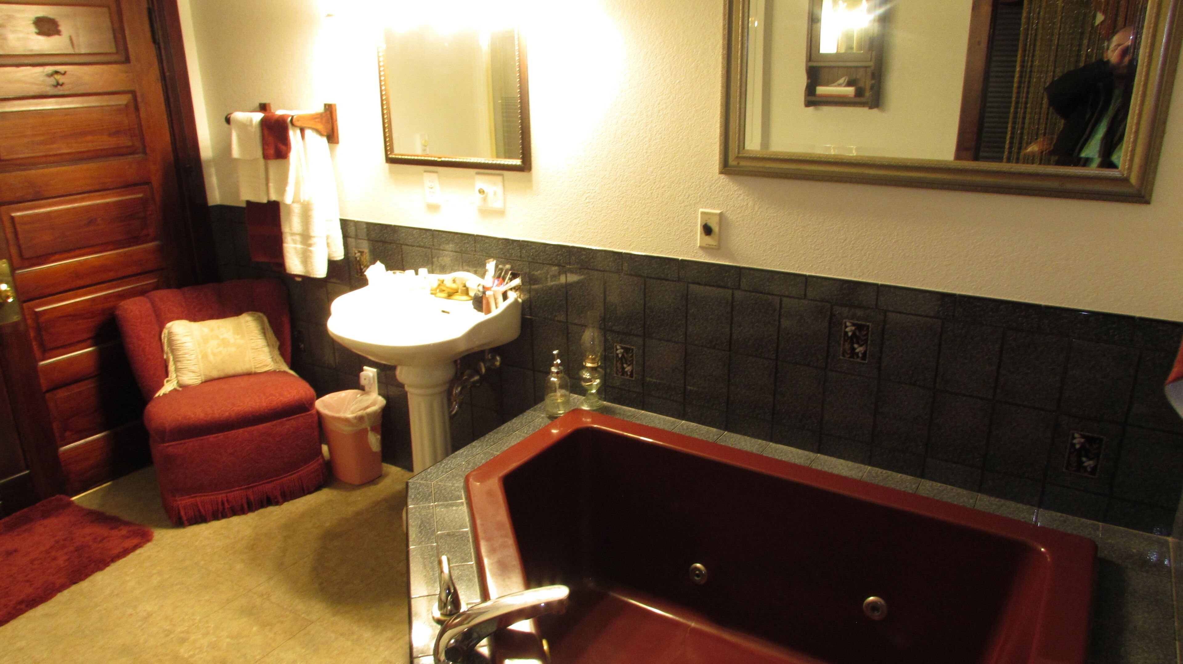 Shower, jetted tub, bidet, towels