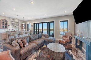 Télévision, cheminée