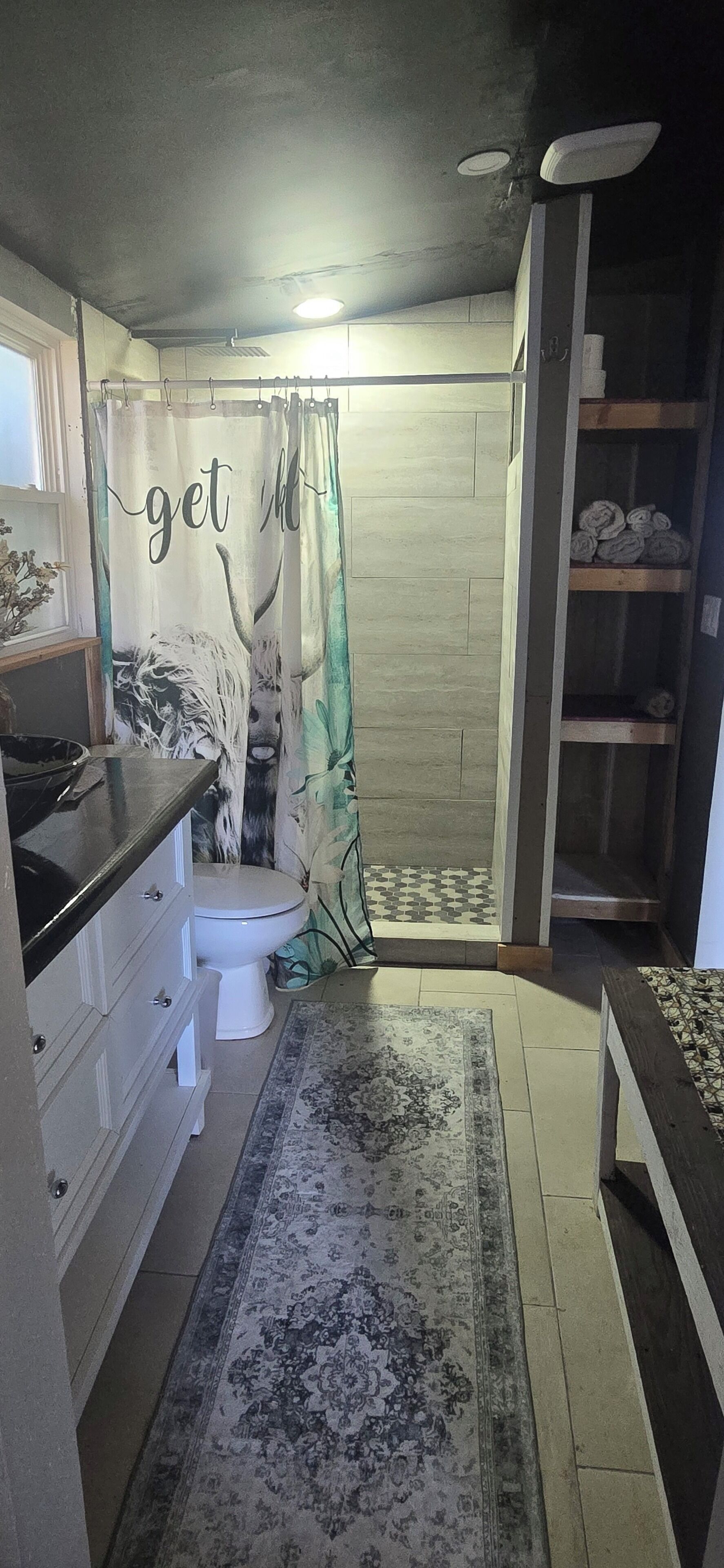 Toallas, jabón, papel de baño 