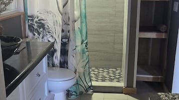 Toallas, jabón, papel de baño