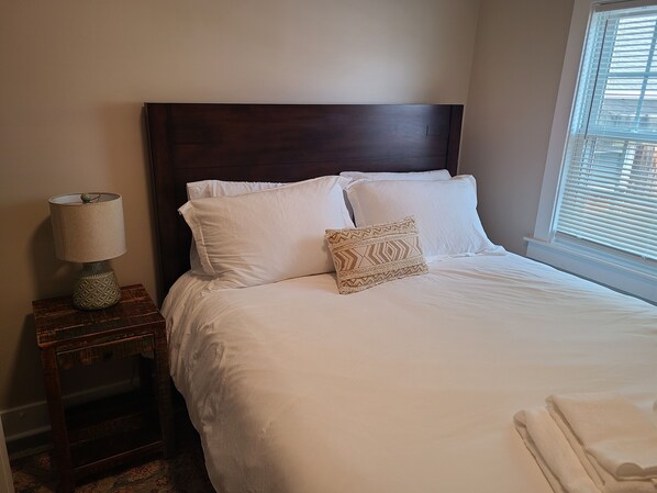 3 chambres, fer et planche à repasser, Wi-Fi, draps fournis