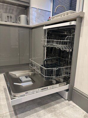 Interior - Modern 4 Bed Ensuite Home | Contractors | Parking (Scunthorpe)